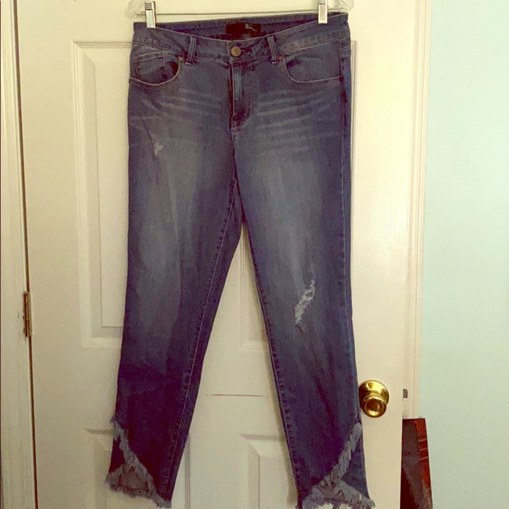 Stretch Tattered Ankle length Jeans